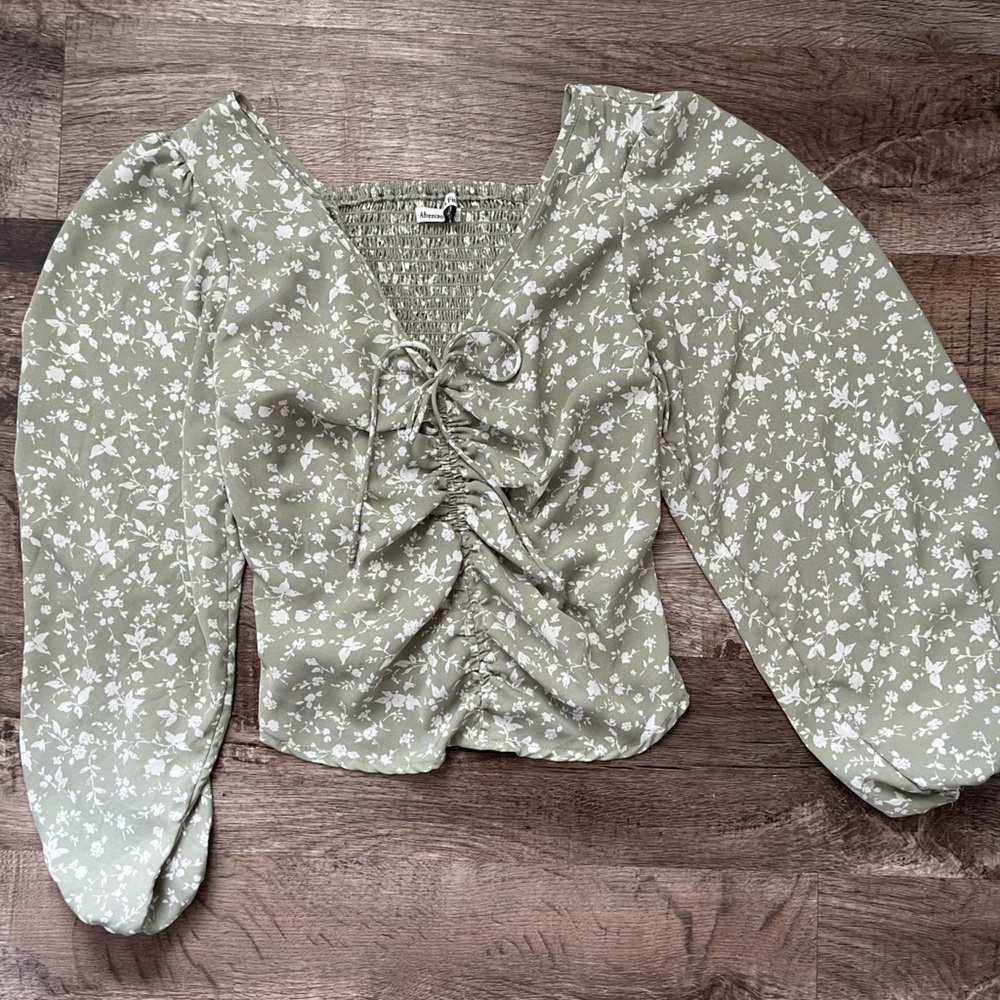 Abercrombie green/white floral front cinch blouse